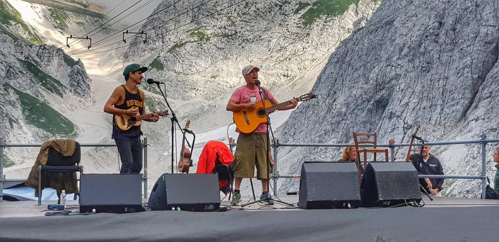 Manu Chao e Luciano Falico, incuranti delle temperature